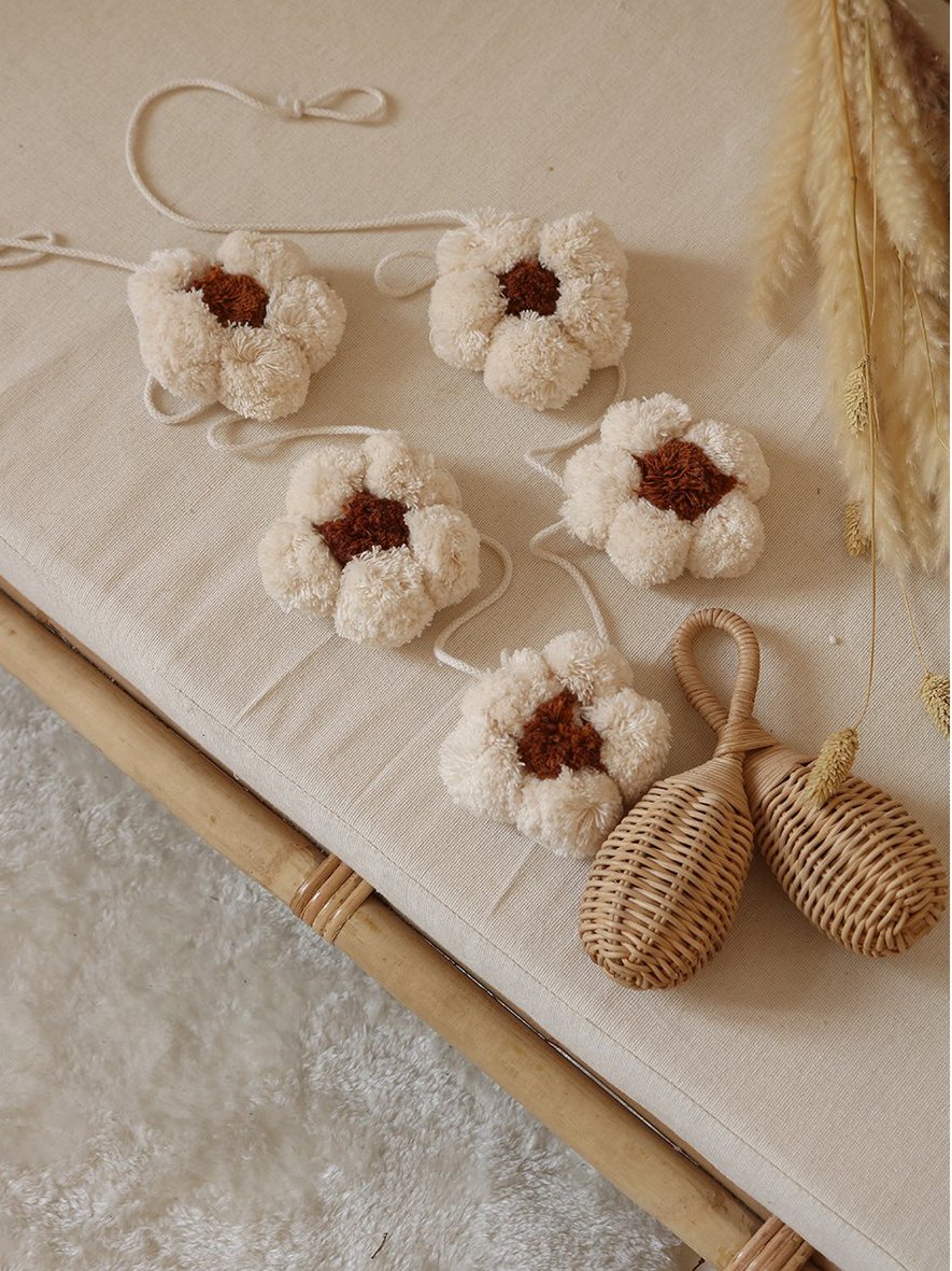 Bloemenslinger Daisy pompon- Natuurlijk beige